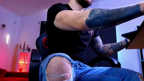 MightyAaron online show from March 25, 5:00 am