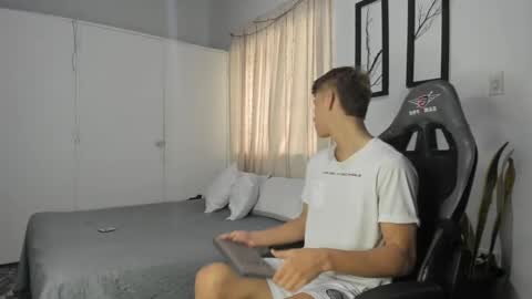 Miguel Hernandez online show from February 6, 4:25 pm