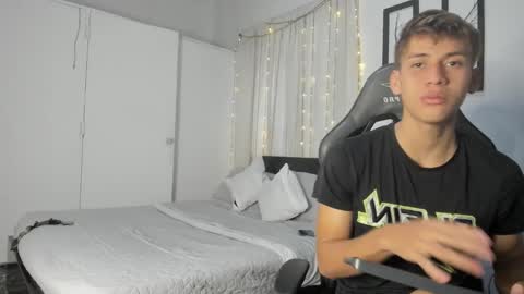 Miguel Hernandez online show from February 11, 9:35 pm