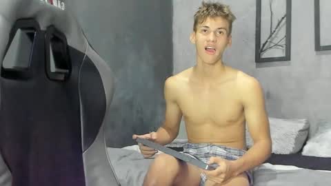 Miguel Hernandez online show from December 2, 8:42 pm