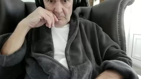 mike26051 online show from November 21, 1:32 pm