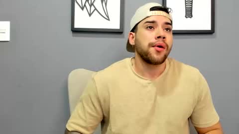 Mike Montoya online show from December 25, 11:53 pm