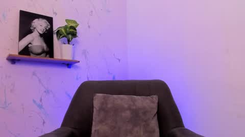 Snapshot of mikecooper_ chatting on February 7, 6:14 am Mike Cooper online show from February 7, 6:14 am