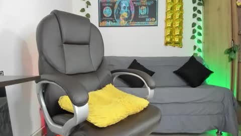 mikee_scooth online show from December 20, 4:20 am