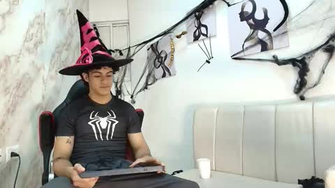Snapshot of mikey_banji chatting on October 21, 12:41 pm mikey_banji online show from October 21, 12:41 pm
