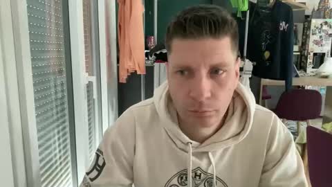 miklp8463 online show from April 13, 8:59 am