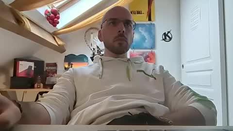 mikmik91 online show from January 8, 10:15 am