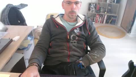 mikmik91 online show from October 1, 9:46 am