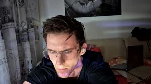 Snapshot of molnaratti14 chatting on December 27, 7:14 pm Oszkr online show from December 27, 7:14 pm