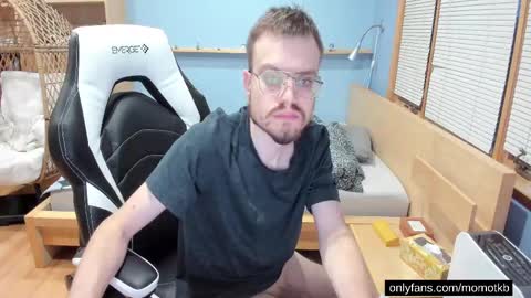 momotkb online show from November 14, 9:49 pm