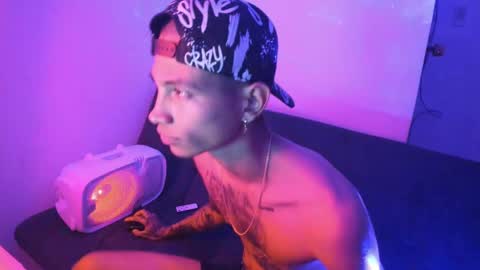 monkeyd_66 online show from December 17, 8:23 am