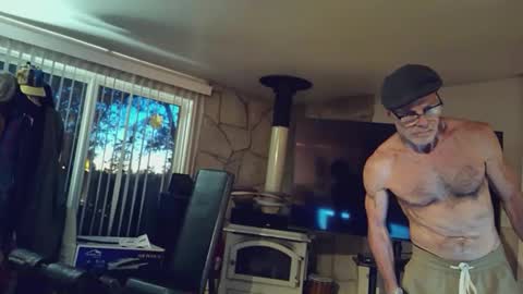 moondanceraa online show from May 18, 3:46 am