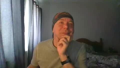 mr_i_ online show from April 7, 9:42 am