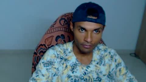 Max online show from November 7, 6:33 pm