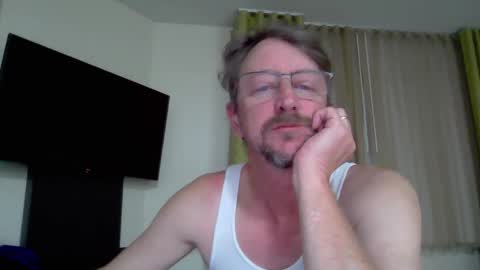 Snapshot of mrcumstain chatting on March 3, 5:51 am mrcumstain online show from March 3, 5:51 am