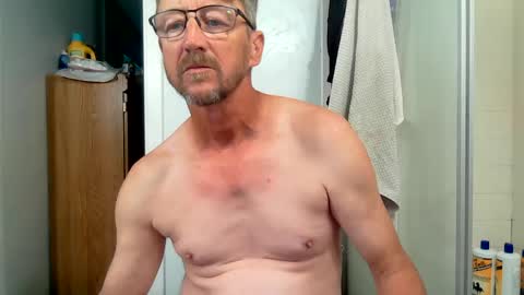 Snapshot of mrcumstain chatting on October 7, 2:43 pm mrcumstain online show from October 7, 2:43 pm