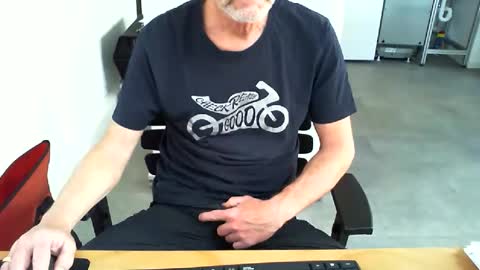 mucfag online show from May 5, 8:05 am