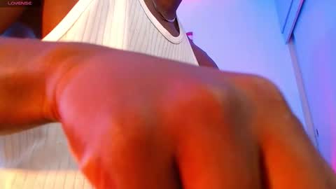 Mylo Wallace  online show from November 6, 7:17 pm