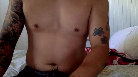 Snapshot of mywi11yisbiggy chatting on February 14, 10:48 pm str8 dom alphaAsian Daddy type. sorry not bi or  curious but i dont judgediscrimenate. online show from February 14, 10:48 pm