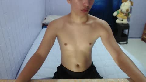 naughtyboytoni online show from October 1, 3:32 am