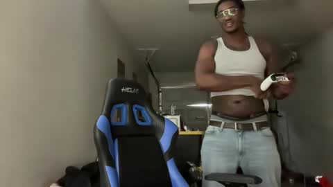 neednoluv online show from October 28, 7:27 pm