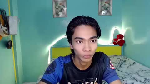 neil_asian69 online show from May 2, 4:32 pm