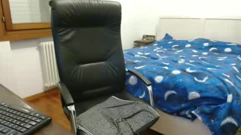 simi online show from April 17, 6:43 pm