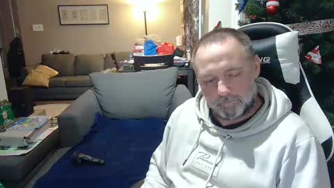Snapshot of newvvorld chatting on December 25, 12:37 am NewWorld online show from December 25, 12:37 am