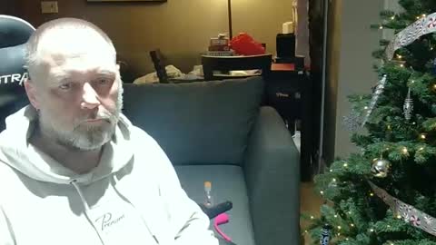 Snapshot of newvvorld chatting on December 8, 2:19 pm NewWorld online show from December 8, 2:19 pm
