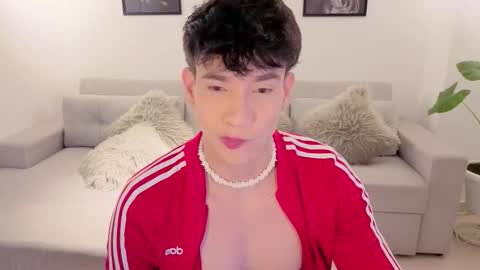   online show from March 8, 10:25 pm