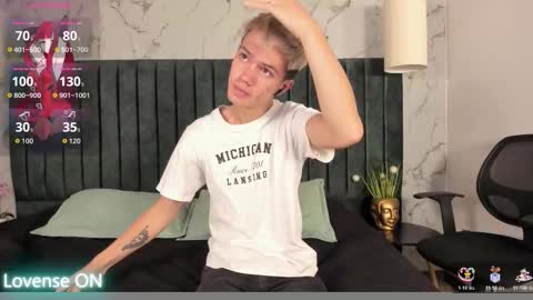 Nick  online show from November 17, 12:30 pm