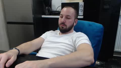 Julian online show from February 4, 11:33 pm