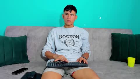 nicolastorres__ online show from February 10, 8:57 pm