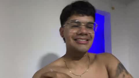 nicvelez22 online show from April 8, 2:56 am