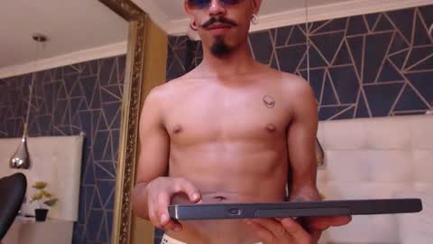 Noah online show from February 9, 11:20 pm