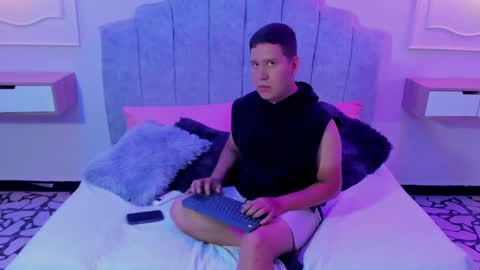 Snapshot of noah_chapman chatting on October 17, 12:09 pm NOAH online show from October 17, 12:09 pm