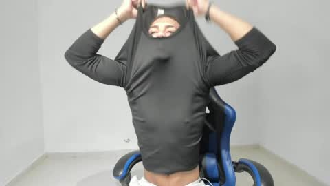 noah_flynn1 online show from March 31, 12:18 pm