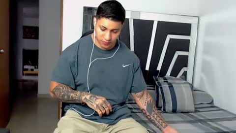 Noah Harris01 online show from February 10, 11:46 am