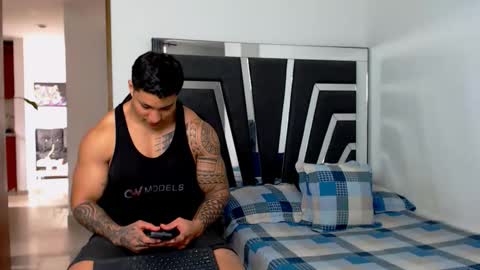 Noah Harris01 online show from December 5, 4:47 pm