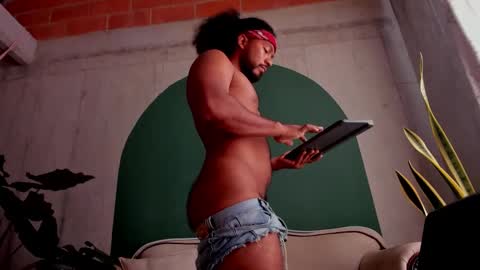 Noah online show from November 16, 6:32 pm