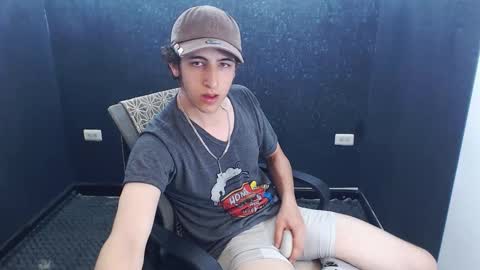 noah_sokolov online show from November 19, 7:03 pm