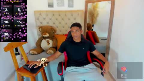 N O AH - S T H O  N E online show from January 12, 3:21 am