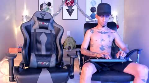 noahdaviss online show from December 9, 12:12 am