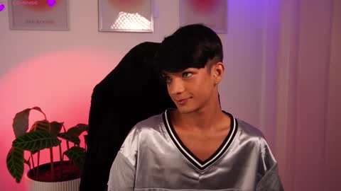 Noah     online show from February 19, 1:06 pm