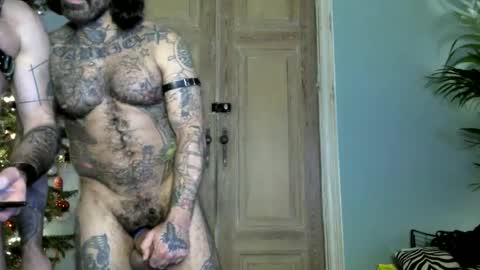 Snapshot of noisyx1976 chatting on December 25, 5:58 am Im here enjoy online show from December 25, 5:58 am