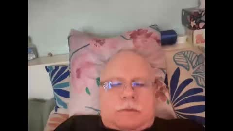 nukiss online show from March 9, 1:04 pm