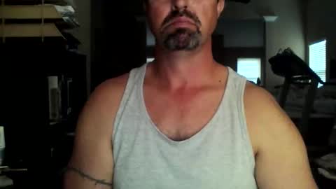 nvrenuff1979 online show from September 17, 11:44 am