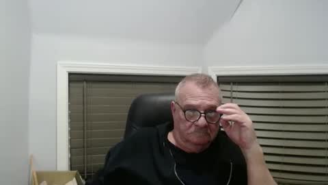Snapshot of oldguybigd chatting on October 22, 6:28 am oldguybigd online show from October 22, 6:28 am