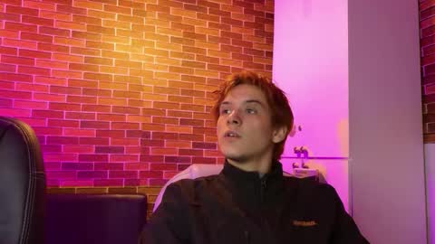 Snapshot of oliver_big19 chatting on October 21, 11:46 am oliver_big19 online show from October 21, 11:46 am