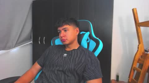 Oliver bray online show from December 4, 4:03 pm